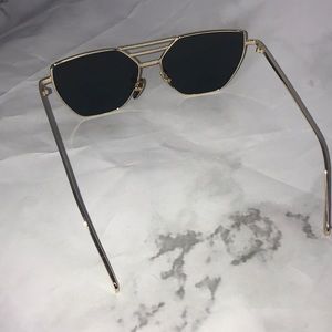Accessories - NEW Reflective aviator rose gold sunglasses Accessories - NEW Reflective aviator rose gold sunglasses